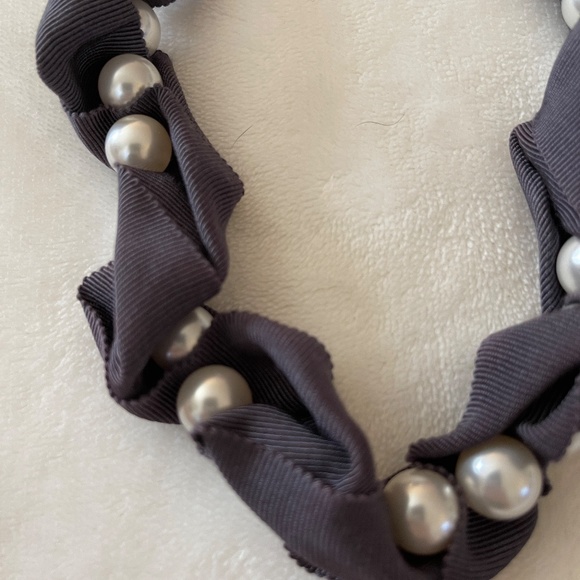 Iconic Lanvin Ribbon Pearls - Picture 3 of 8